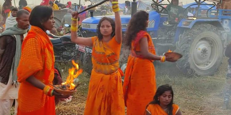 कमला नदीमा अनौठौ भूत मेला, भक्तजनहरूको घुइँचो