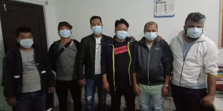 तास र नगद सहित ६ जना जुवाडे पक्राउ