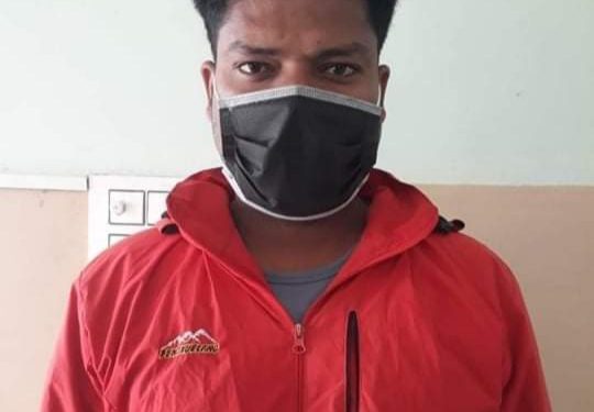 एकैदिन ४२ फरार प्रतिवादी पक्राउ