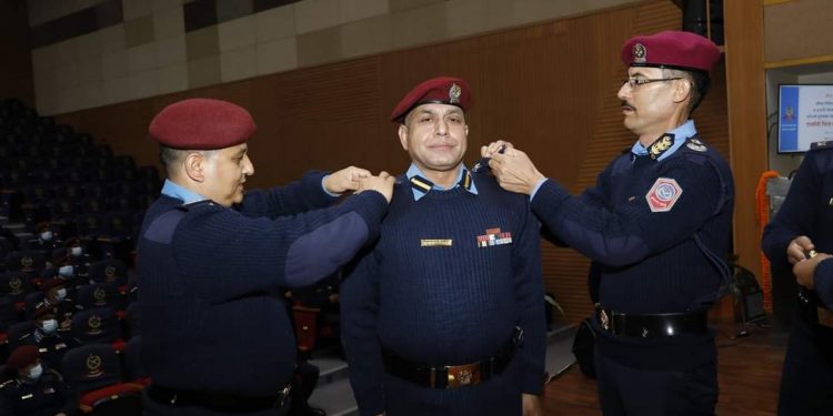निमित्त प्रहरी महानिरीक्षक निरज बहादुर शाहीबाट दर्ज्यानी चिन्ह सुशोभन