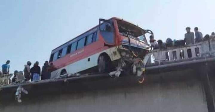 Breaking news….बस दुर्घटनाबाट १ जनाको मृत्यु, २२ घाईते