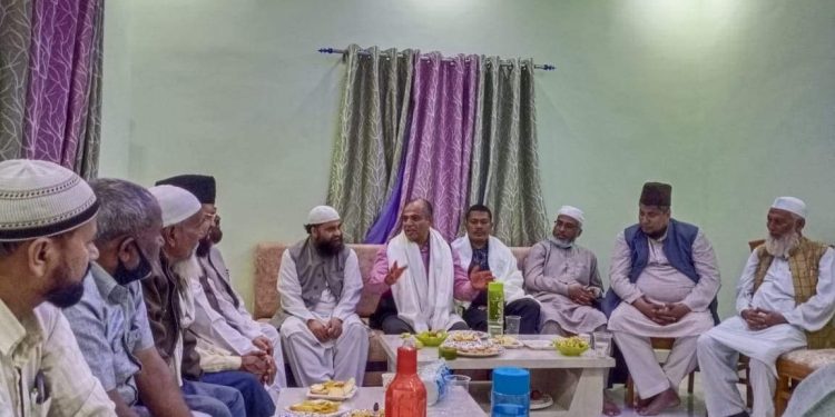 पुर्व मंत्री खनालले कृष्णानगरका नेताहरु संग भेंटघाट गरि गरे चुनावी चर्चा