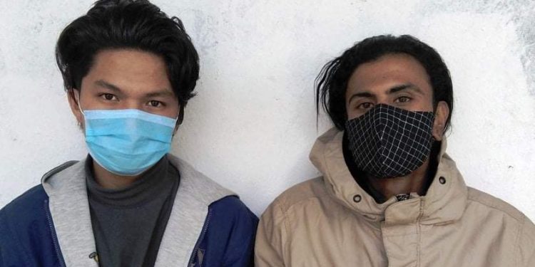 फरार रहेका दुई युवक पक्राउ
