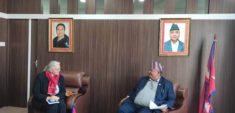 रोजगारीमा जाने नेपालीलाई कोभिडविरुद्धको खोप उपलब्ध गराउन आइओएमसँग श्रममन्त्री श्रेष्ठको आग्रह