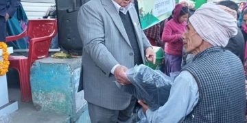 मन्त्री आलेद्वारा न्यानो लुगा वितरण