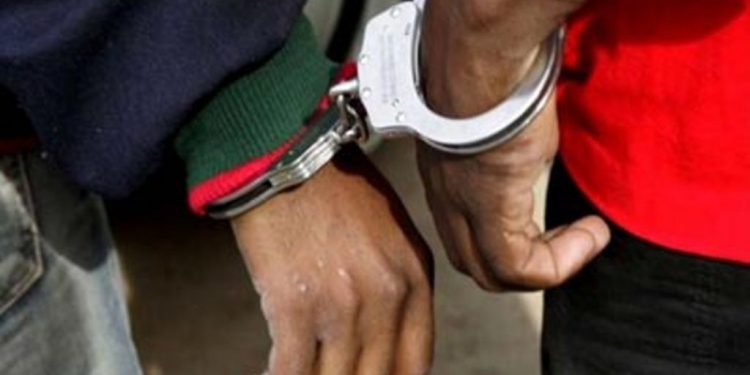 मलद्वार र जुत्ताको तलुवामा लुकाएर सुन तस्करी, विमानस्थलबाट दुईजना पक्राउ