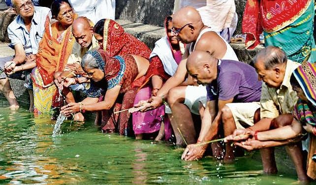 आज दक्षिणायनको अन्तिम औँसी, तीर्थ अर्थात् गया श्राद्ध गरी मनाइँदै
