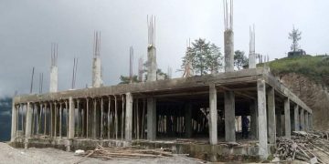 गाउँपालिकाकाे भवन निर्माण अलपत्र,ठेकेदारकाे जमानत जफत गर्ने निर्णय कार्यान्वयन नगर्न आदेश