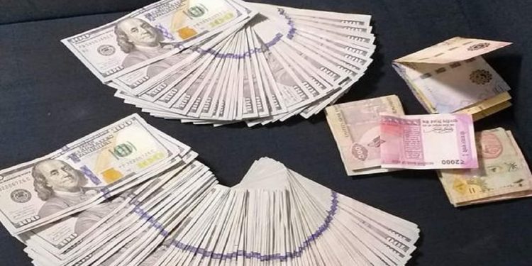 अबैध मुद्रा सहित त्रिभुवन विमानस्थलबाट २ भारतीय पक्राउ