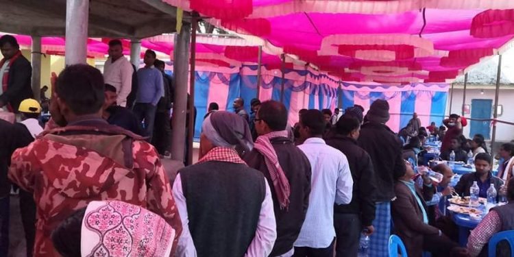 मन्त्री साहबाटै काेराेना मापदण्ड उल्लंघन छाेरीकाे बिहेमा पाँच हजारलाई आमन्त्रण