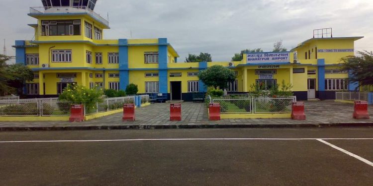 विमानस्थलबाट चाँदीका गरगहनासहित दुई पक्राउ