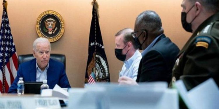 अमेरिकी राष्ट्रपति बाइडेनद्वारा राष्ट्रिय सुरक्षा टोलीसँग छलफल