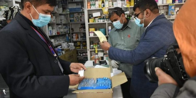 सिटामोल खोज्न हिंडेका सहायक सिडिओ पौडेल