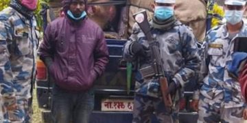 एक्सनमा इन्सपेक्टर पाण्डे : लाखौंको अबैध कपडा सहित एकजना पक्राउ