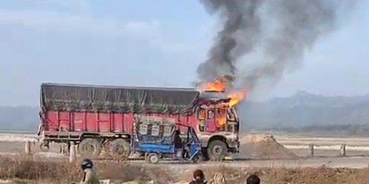 सप्तरीमा ट्रकमा आगजनी