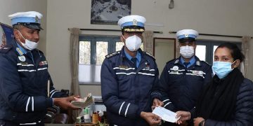 मिर्गौला फेल भएका प्रहरी जवान मधुलाई ट्राफिकको सहयोग