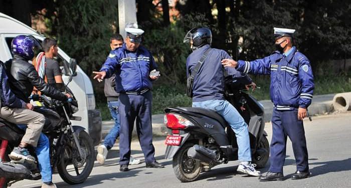 उपत्यकामा ट्राफिक नियम उल्लङ्घन गर्ने १२ सय ९० जना चालकमाथि कारवाही