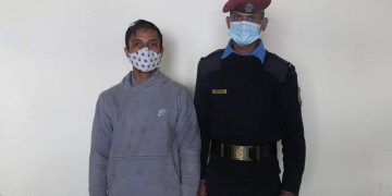 दुईवटा नागरिकता बनाएका युवक पक्राउ