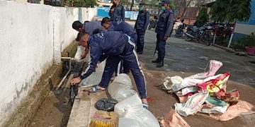 प्रहरीद्वारा ७ सय लिटर अवैध घरेलु मदिरा नष्ट