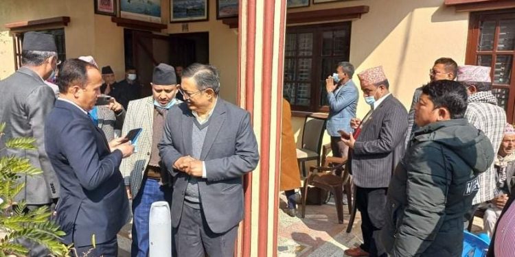 एमाले अध्यक्ष ओली भेटेर फर्किए गृहमन्त्री खाँण