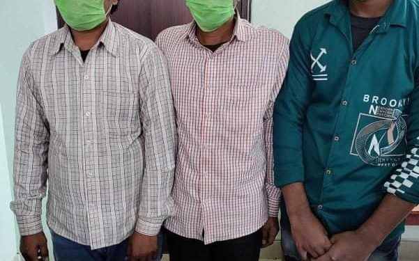 भारतिय नक्कली नोट सहित तिनजना पक्राउ