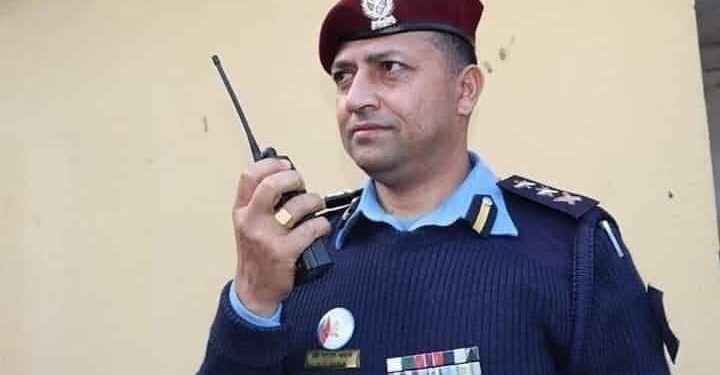 हत्कडी सहित अपराधी फरार