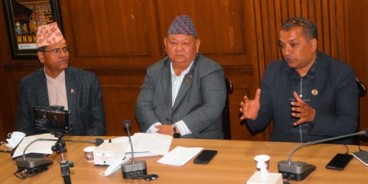 पशुपति क्षेत्रमा फूल,प्रसाद बिक्री गर्ने ठाउँ व्यवस्थित गर्न मन्त्री प्रेमबहादुरको निर्देशन