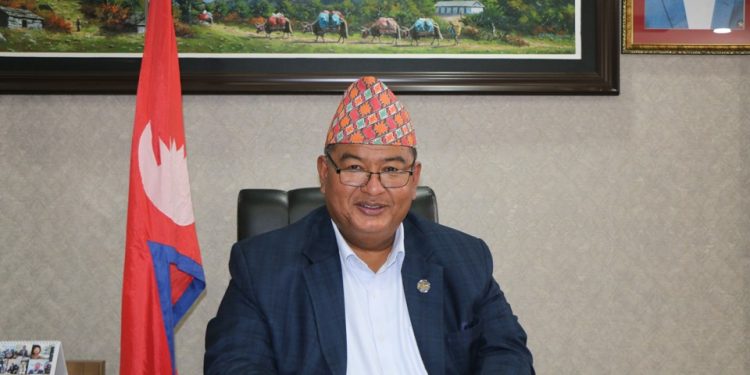अलपत्र नेपालीको व्यवस्थापनका लागि श्रममन्त्री कृष्णकुमार श्रेष्ठ युएई जाँदै