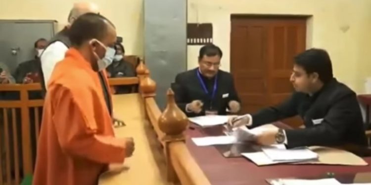 योगी आदित्यनाथ गोरखपुरबाट उम्मेदवार