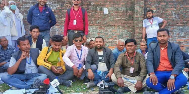 सिरहामा कांग्रेस निर्वाचनको रिपोर्टिङ गर्न पत्रकारलाई रोक