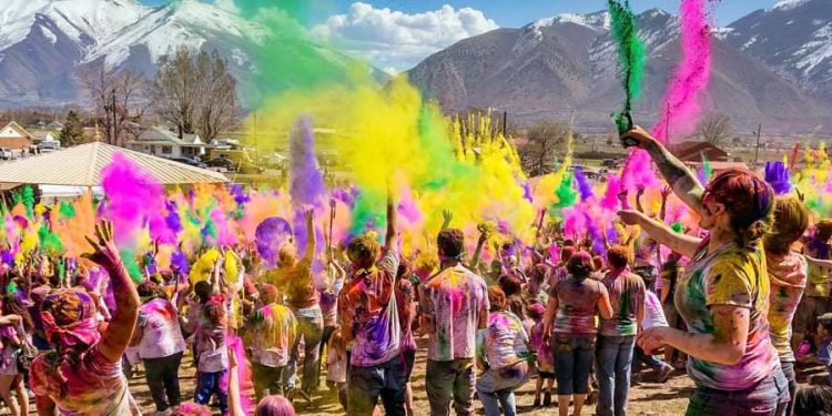 पहाडी तथा हिमाली क्षेत्रमा आज होली पर्व मनाइदै