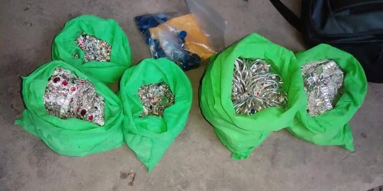 सुनचाँदी लुटपाट गर्ने नक्कली प्रहरी पक्राउ