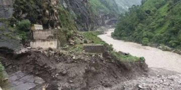 भारतको ज्यादति, महाकाली नदी किनारमा धमाधम एकतर्फी तटबन्ध निर्माण गर्दै