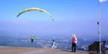 हवाई रुटमा मनपरी प्याराग्लाइडिङले जोखिम