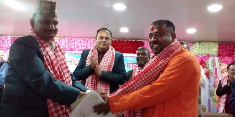 काग्रेस परित्याग गरि वडा – १७ का संजु छतकुलीको नितृत्वमा सयौको सङ्ख्यामा एमालेमा प्रबेश