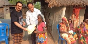 विपन्न परिवारमा झुल बाँड्दै समाजसेवी चौधरी
