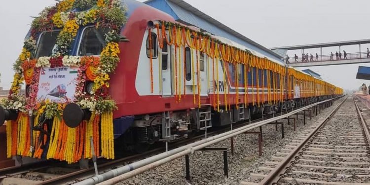 आजदेखि नियमित रुपमा जयनगर–कुर्था खण्डमा सरर…, यात्रुसहितको रेल