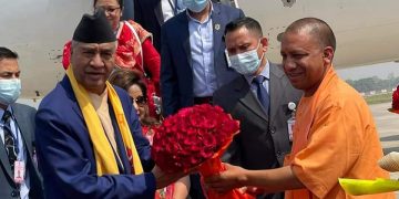 बनारस पुगे प्रधानमन्त्री देउवा, मुख्यमन्त्री आदित्यनाथले गरे स्वागत