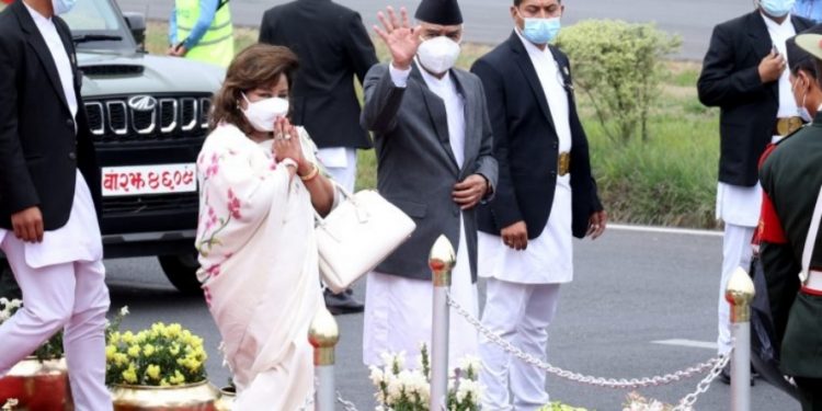 प्रधानमन्त्री शेरबहादुर देउवा दिल्लीमा, पर्यटन राज्यमन्त्री भट्टले गरे स्वागत