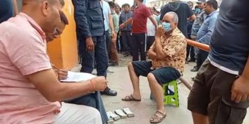 Breaking News…..मालपोत कार्यालयका प्रमुख ५ लाख रुपैयाँ घुस लिंदै गर्दा रंगेहात पक्राउ