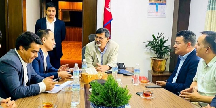 गाडी आयात खोल्न व्यवसायीको आग्रह, अर्थमन्त्री शर्माकाे जवाफ – नआत्तिनुहाेस्