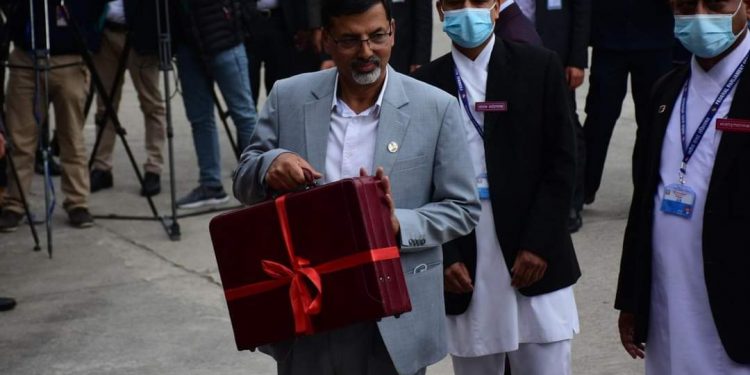 १७ खर्ब ९३ अर्ब ८३ करोडको बजेट : महत्वाकांक्षी तर कार्यान्वयन चुनौतीपूर्ण