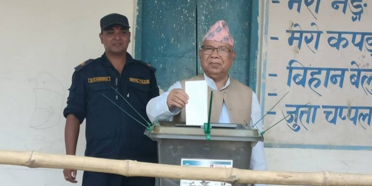 माधवकुमार नेपालले गरे मतदान, भने- पैसाको बिगबिगी