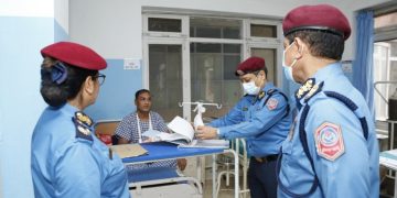 प्रहरी महानिरीक्षक धिरज प्रताप सिंहद्वारा नेपाल प्रहरी अस्पतालको निरीक्षण