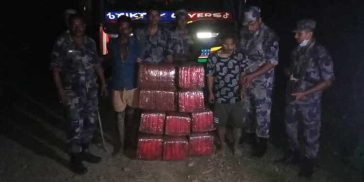 एक्सनमा डीआईजी मगर : ट्रकमा लुकाई लैजाँदै गरिएको १५० किलो गाँजासहित २ जना पक्राउ