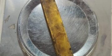 थाइल्यान्डबाट आएका यात्रुको सुटकेसको ह्‌यान्डल नै सुनको भेटिएपछि…