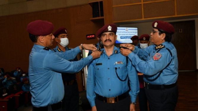 आईजीपी सिंहबाट ५९ जना प्रहरी अधिकृतहरूलाई दर्ज्यानी चिन्ह सुशोभन