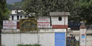 हतकडीसहित भागेका कैदी लुभुबाट पक्राउ परे
