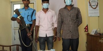 स्रोत नखुलेको २० लाख नगदसहित २ जना पक्राउ