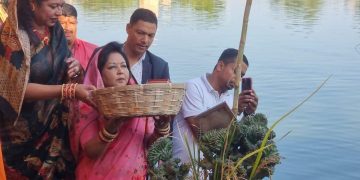 आरजू देउवाले गंगासागर घाटमा गरिन् छठ पूजा